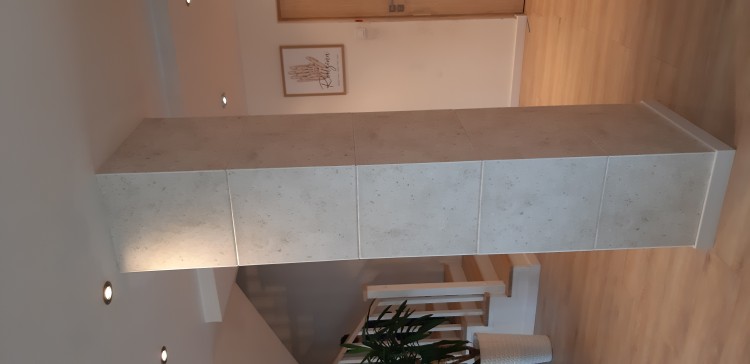 panel_ścienny_imitacja_betonu_kaszmir_jasny_beż_realizacja.jpg